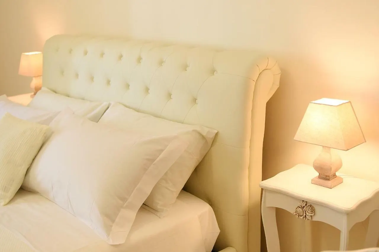 ** Bed & Breakfast B&B Bonnes Suites Naples Italy