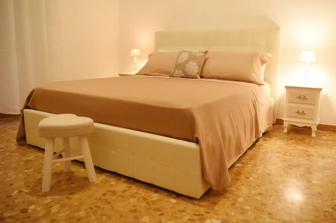 B&B Bonnes Suites Naples 2*,