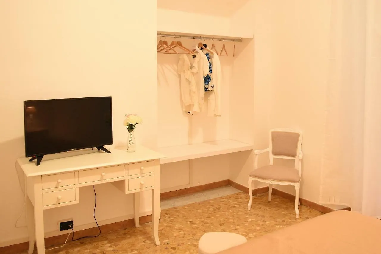 B&B Bonnes Suites Naples Bed & Breakfast