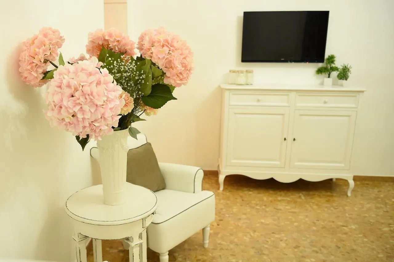 B&B Bonnes Suites Naples Bed & Breakfast